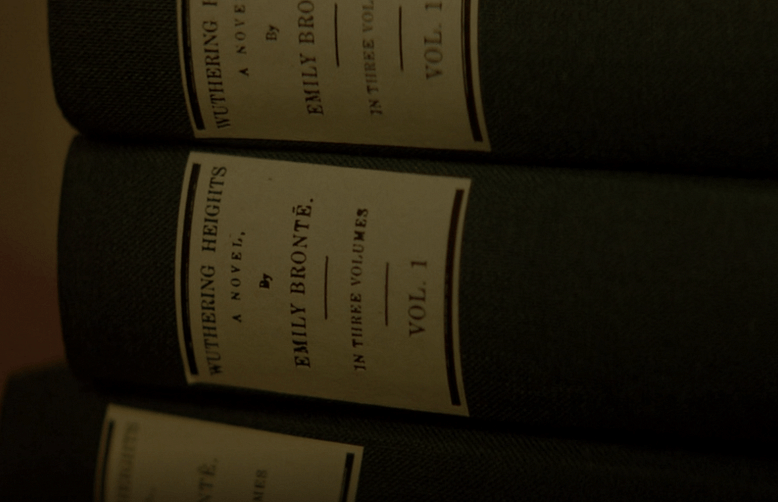 Wuthering Heights em três volumes assinados por Emily Brontë